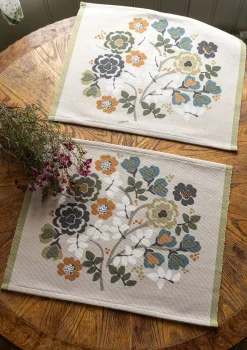 Dukar|Kök & Matplats-Gudrun Sjödén Bordstablett "Wild rose" i ekologisk bomull Askgrå