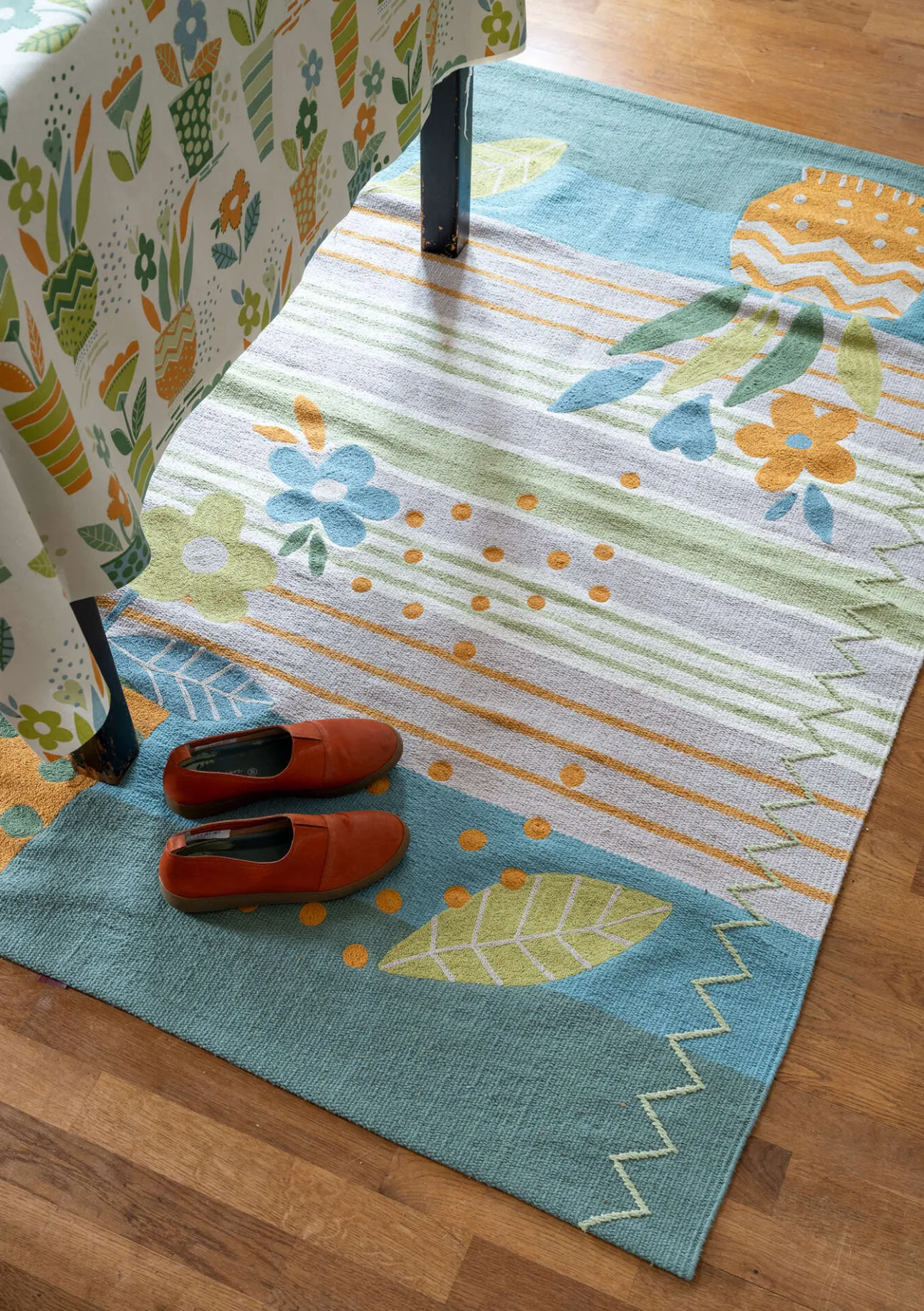 Mattor-Gudrun Sjödén Broderad matta "Flower bed" i ekologisk bomull Celadon