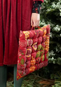 Kök & Matplats-Gudrun Sjödén Sittdyna "Fruits" i ekologisk bomull Tomat