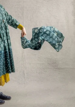 Accessoarer-Gudrun Sjödén Sjal "Clay" i ekologisk bomull Indigogrön