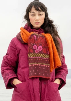Accessoarer-Gudrun Sjödén Stickad halsduk "Borealis" i ekologisk och återvunnen bomull/ull Aubergine