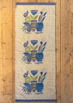 Mattor-Gudrun Sjödén Tryckt gångmatta "Flower pots" i ekologisk bomull Grålila