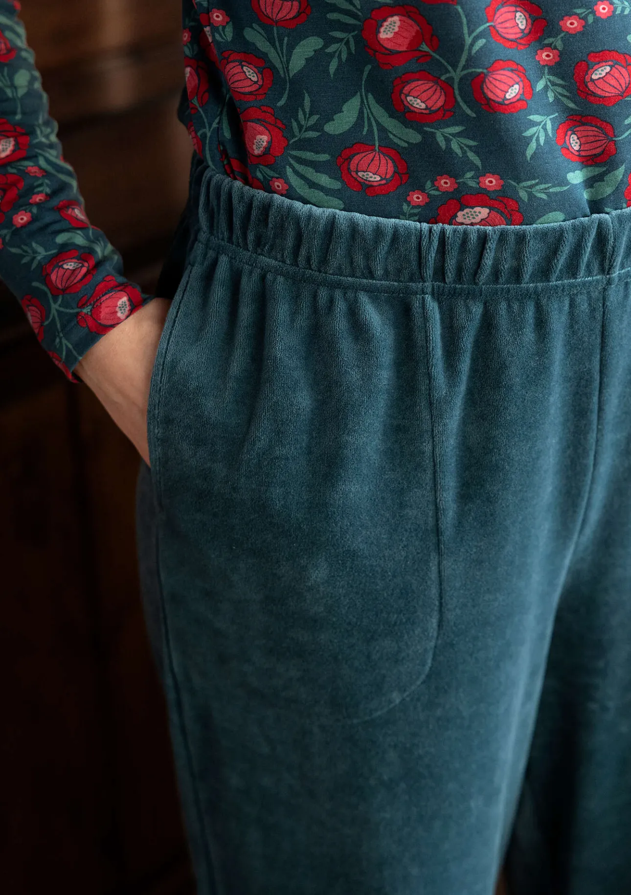 Byxor-Gudrun Sjödén Velourbyxa "Nora" i ekologisk bomull/återvunnen polyester Indigogrön