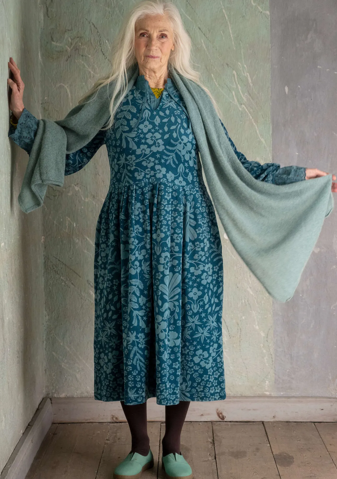 Klänningar-Gudrun Sjödén Velourklänning "Katla" i ekologisk bomull/återvunnen polyester Veronagrön