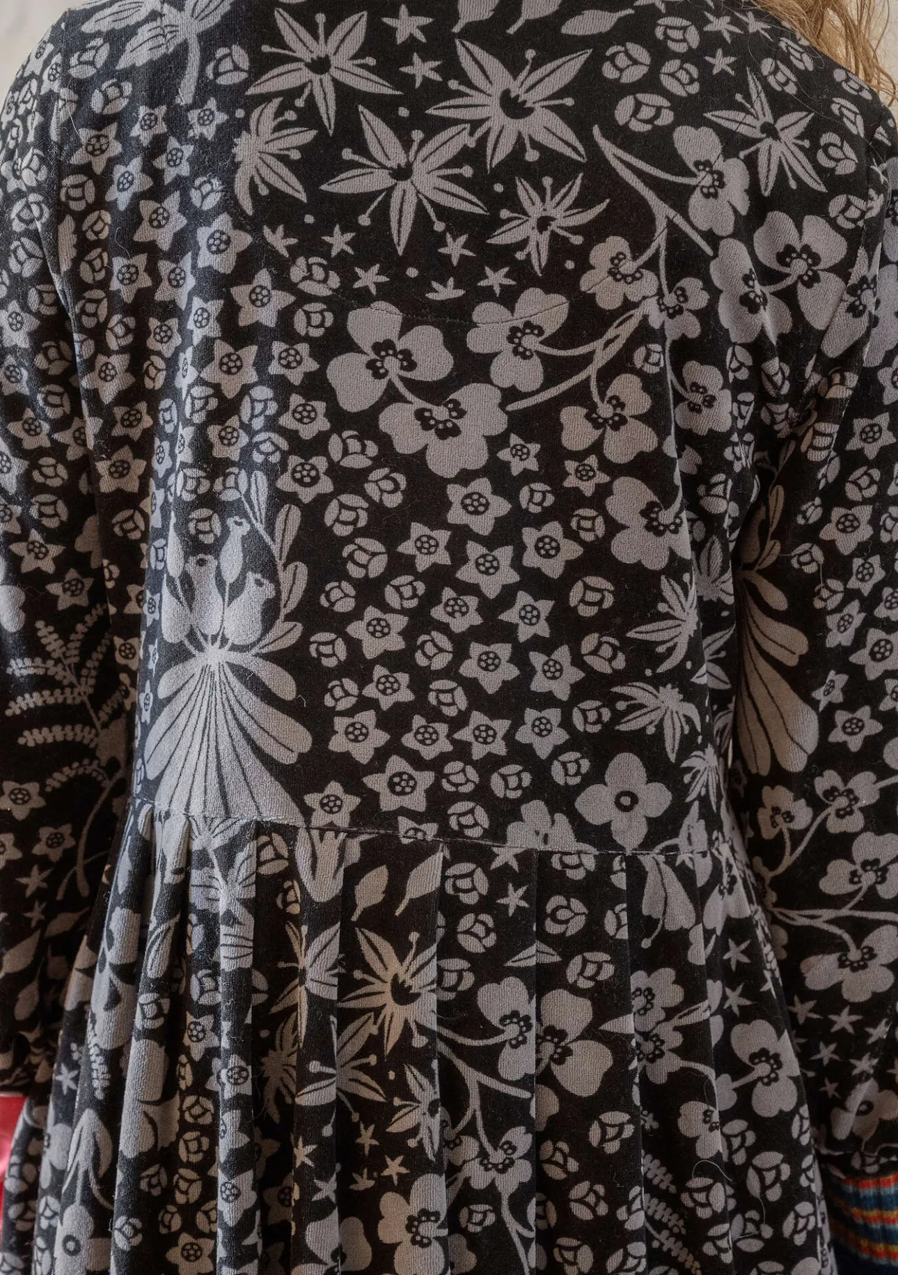 Klänningar-Gudrun Sjödén Velourklänning "Katla" i ekologisk bomull/återvunnen polyester Grafit
