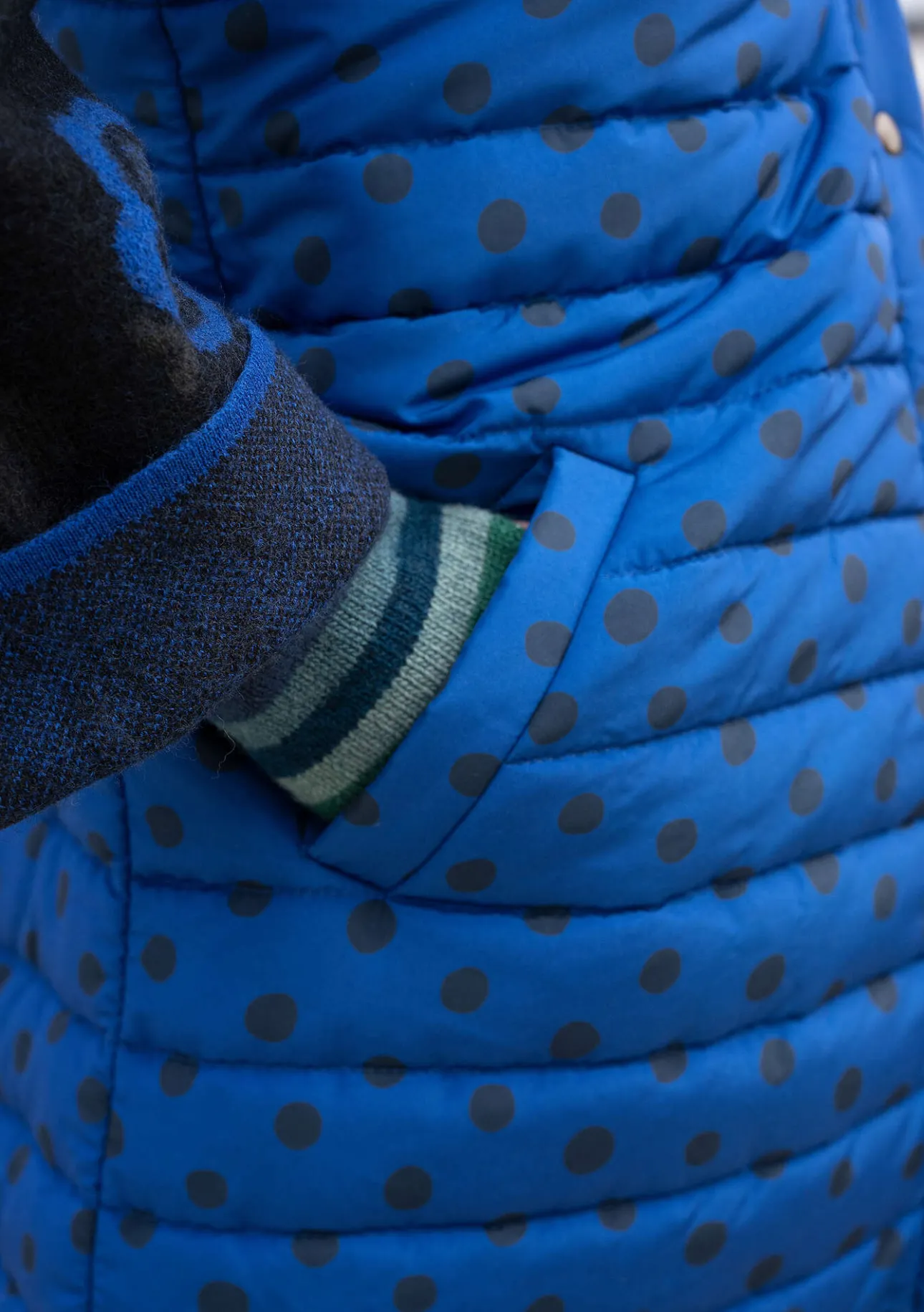 Västar-Gudrun Sjödén Väst "Susan" i återvunnen polyester Kleinblå