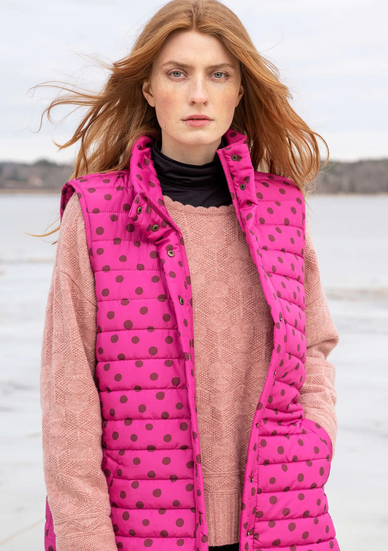 Västar-Gudrun Sjödén Väst "Susan" i återvunnen polyester Cerise
