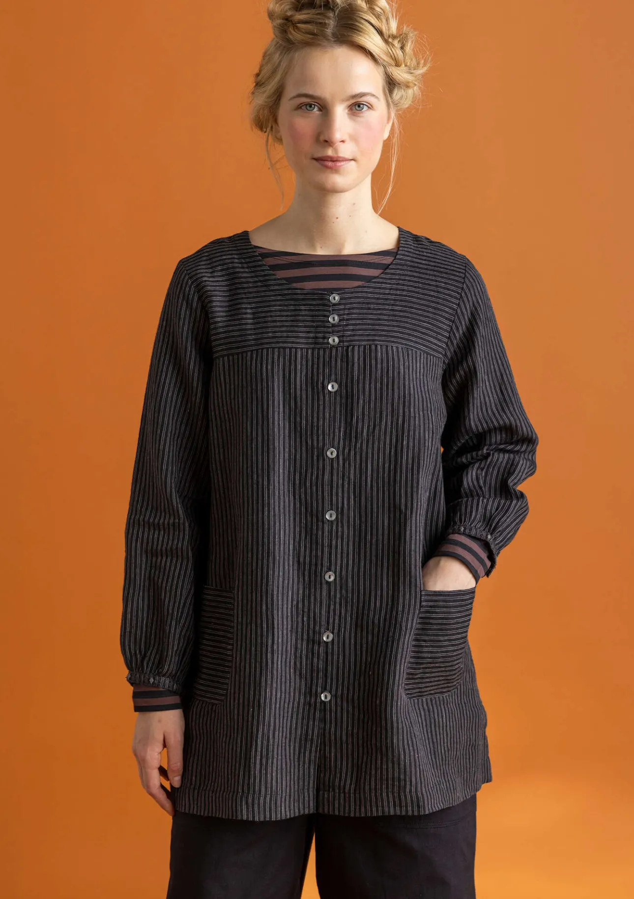 Blusar-Gudrun Sjödén Vävd artistblus ”Asta” i lin Svart/randig