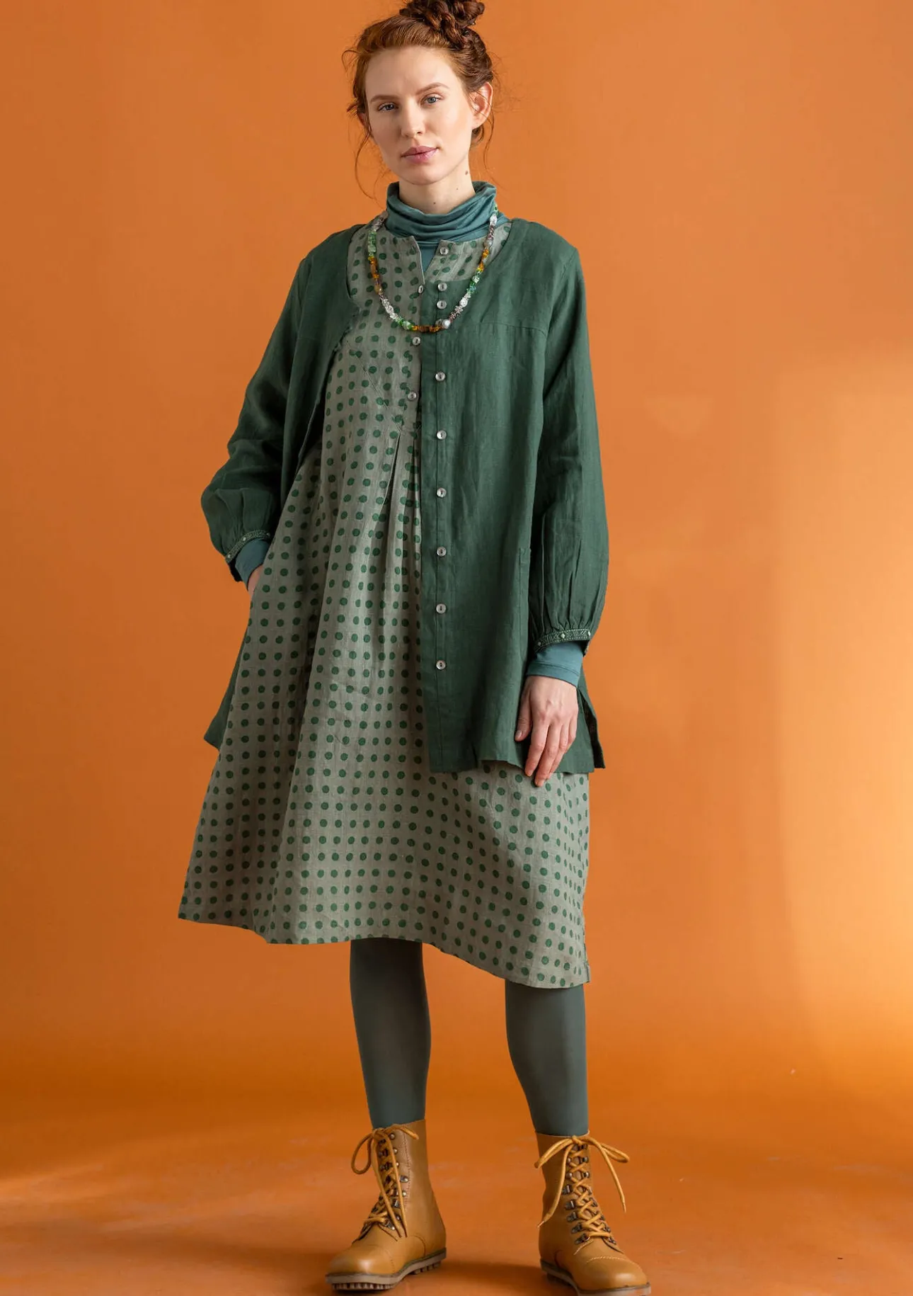Blusar-Gudrun Sjödén Vävd artistblus ”Asta” i lin Mörkgrön