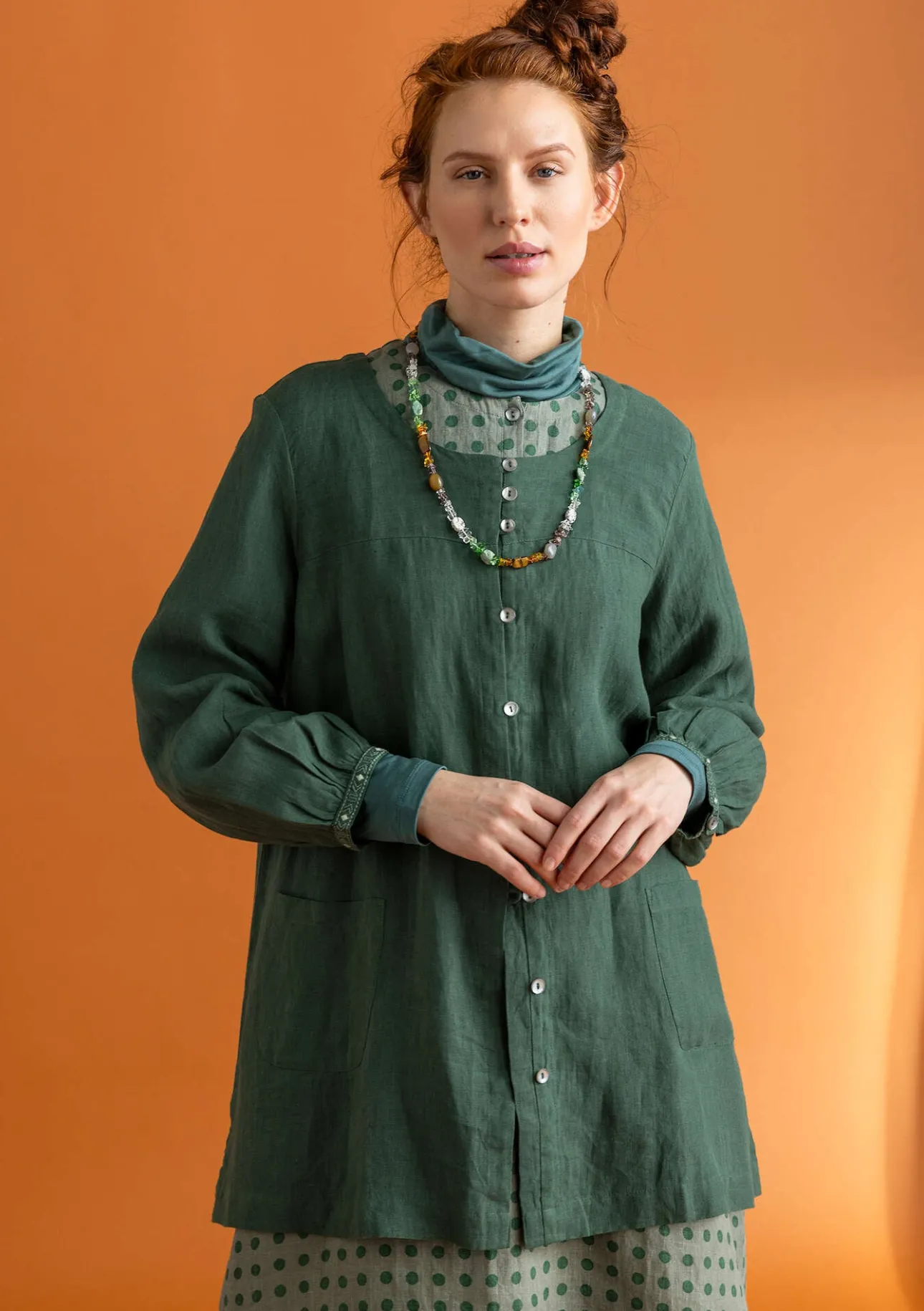 Blusar-Gudrun Sjödén Vävd artistblus ”Asta” i lin Mörkgrön