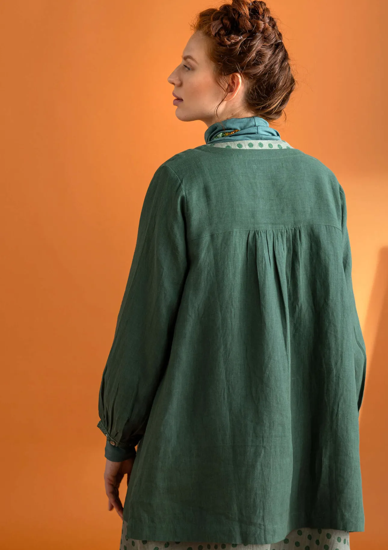 Blusar-Gudrun Sjödén Vävd artistblus ”Asta” i lin Mörkgrön
